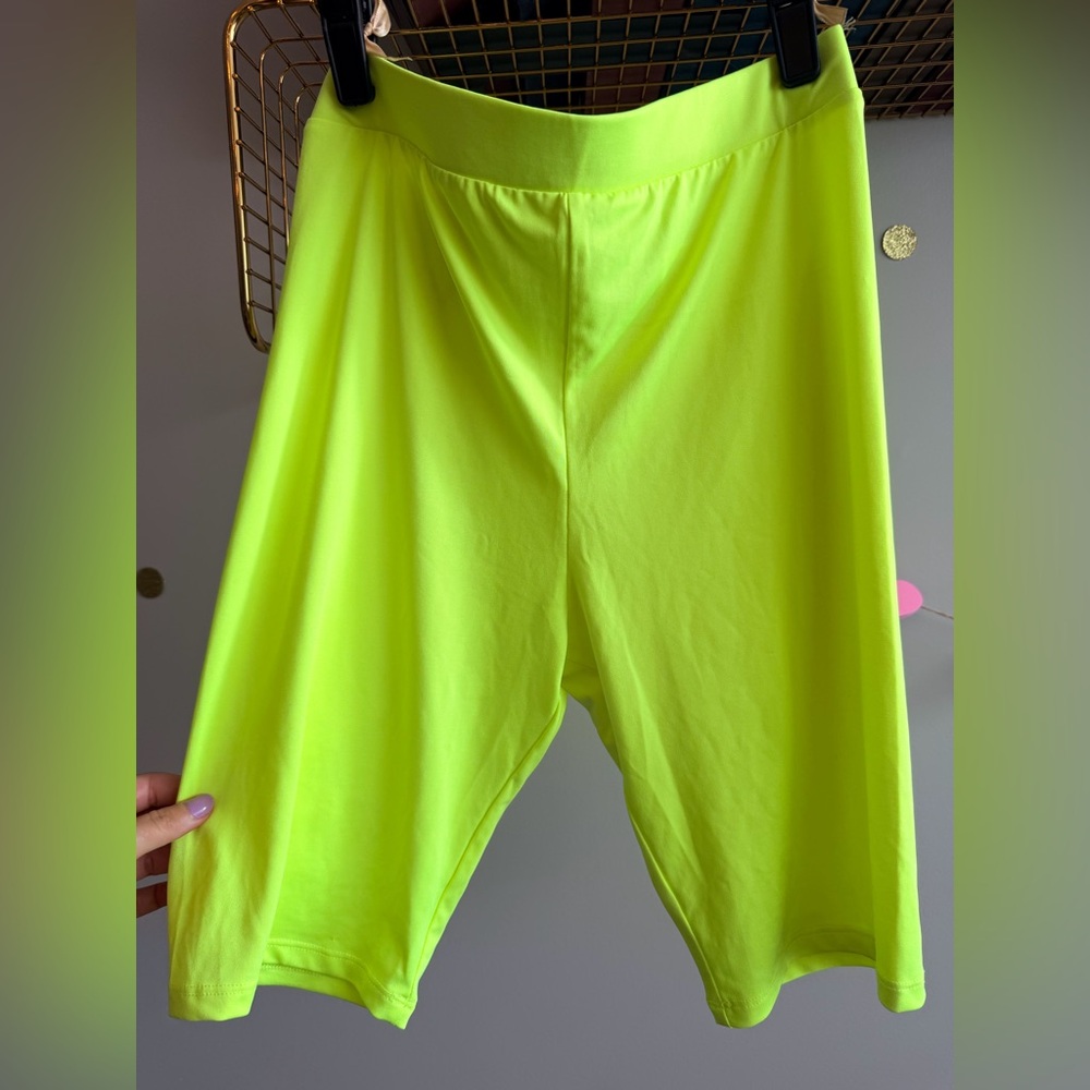 H&M Neon Lime High-Waisted Culotte Shorts – NWT
